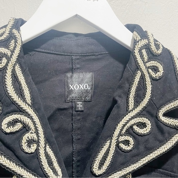 XOXO Women’s Black Gold Embroidered Embellished Cropped Military Jacket Size S - Picture 3 of 6